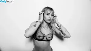 Miley Cyrus / MileyCyrus nude photo #2003