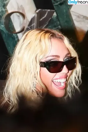 Miley Cyrus / MileyCyrus nude photo #2022