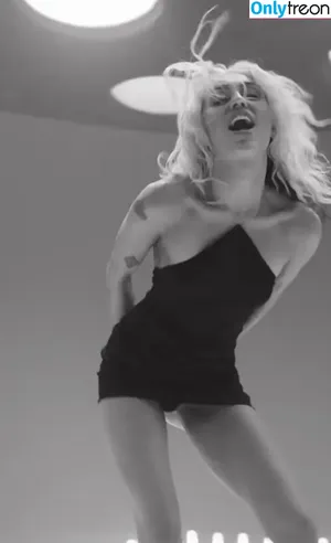 Miley Cyrus / MileyCyrus nude photo #2029