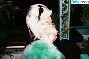 Miley Cyrus / MileyCyrus nude photo #2039