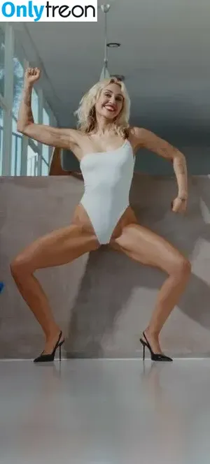 Miley Cyrus / MileyCyrus nude photo #2071