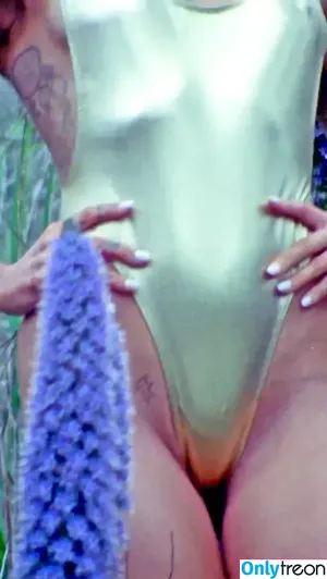 Miley Cyrus / MileyCyrus nude photo #2094