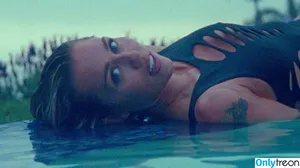 Miley Cyrus / MileyCyrus nude photo #2112