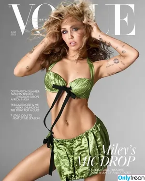 Miley Cyrus / MileyCyrus nude photo #2114