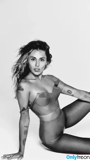 Miley Cyrus / MileyCyrus nude photo #2157