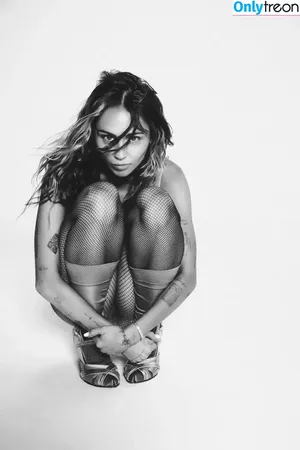 Miley Cyrus / MileyCyrus nude photo #2158