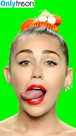 Miley Cyrus / MileyCyrus nude photo #2161