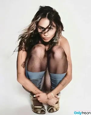 Miley Cyrus / MileyCyrus nude photo #2162