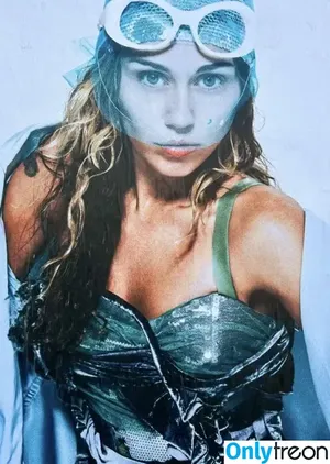 Miley Cyrus / MileyCyrus nude photo #2164