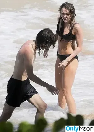 Miley Cyrus / MileyCyrus nude photo #2217