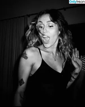 Miley Cyrus / MileyCyrus nude photo #2221