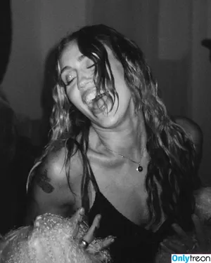 Miley Cyrus / MileyCyrus nude photo #2222
