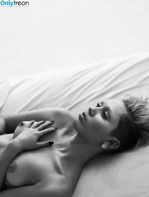 Miley Cyrus / MileyCyrus nude photo #2243
