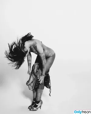 Miley Cyrus / MileyCyrus nude photo #2244