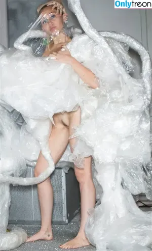Miley Cyrus / MileyCyrus nude photo #2265