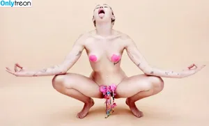 Miley Cyrus / MileyCyrus nude photo #2270