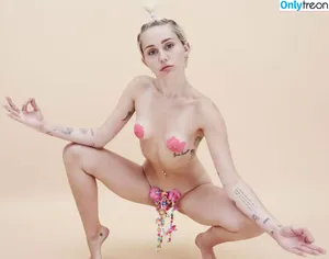 Miley Cyrus / MileyCyrus nude photo #2271