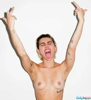Miley Cyrus / MileyCyrus nude photo #2278