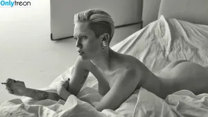 Miley Cyrus / MileyCyrus nude photo #2293
