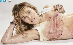 Miley Cyrus / MileyCyrus nude photo #2296