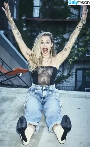 Miley Cyrus / MileyCyrus nude photo #2308