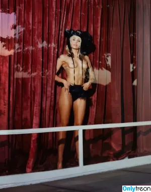 Miley Cyrus / MileyCyrus nude photo #2316