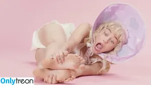 Miley Cyrus / MileyCyrus nude photo #2350