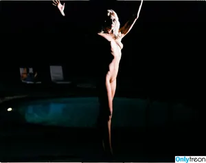 Miley Cyrus / MileyCyrus nude photo #2382