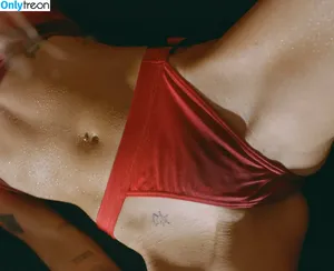 Miley Cyrus / MileyCyrus nude photo #2399