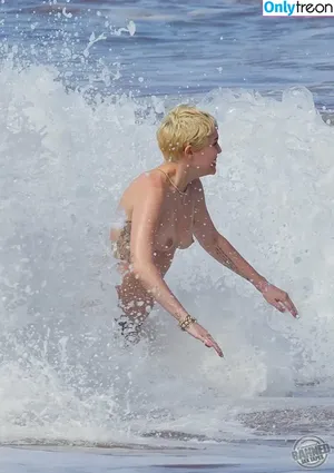 Miley Cyrus / MileyCyrus nude photo #2415
