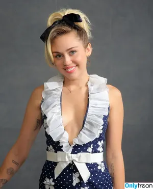 Miley Cyrus / MileyCyrus nude photo #2465