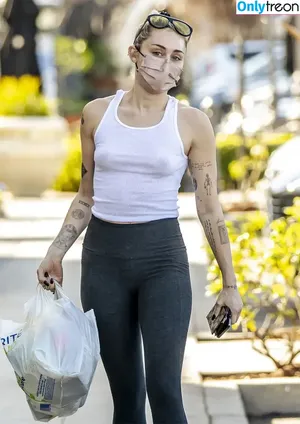 Miley Cyrus / MileyCyrus nude photo #2472