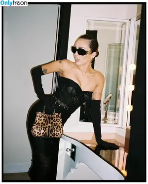 Miley Cyrus / MileyCyrus nude photo #2480