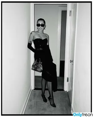 Miley Cyrus / MileyCyrus nude photo #2485