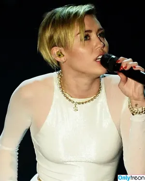 Miley Cyrus / MileyCyrus nude photo #2513