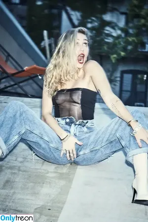Miley Cyrus / MileyCyrus nude photo #2527