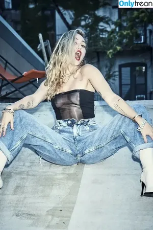 Miley Cyrus / MileyCyrus nude photo #2531