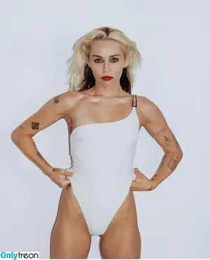 Miley Cyrus / MileyCyrus nude photo #2542