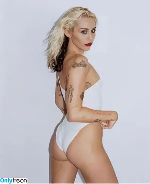 Miley Cyrus / MileyCyrus nude photo #2544