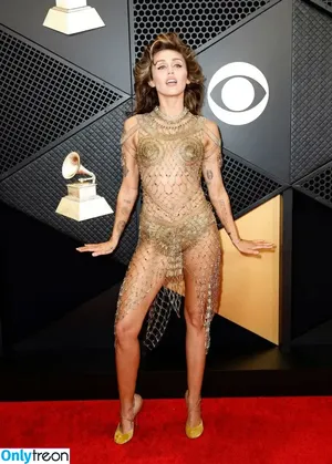 Miley Cyrus / MileyCyrus nude photo #2554