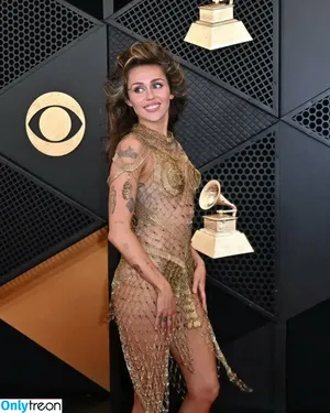 Miley Cyrus / MileyCyrus nude photo #2559
