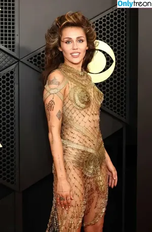Miley Cyrus / MileyCyrus nude photo #2562