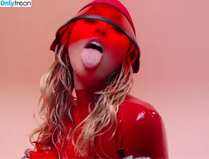 Miley Cyrus / MileyCyrus nude photo #2602