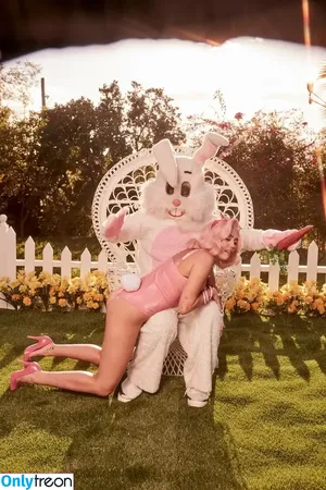 Miley Cyrus / MileyCyrus nude photo #2654