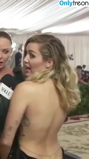 Miley Cyrus / MileyCyrus nude photo #2668