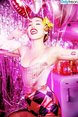 Miley Cyrus / MileyCyrus nude photo #2673