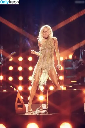 Miley Cyrus / MileyCyrus nude photo #2712