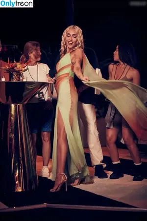 Miley Cyrus / MileyCyrus nude photo #2717