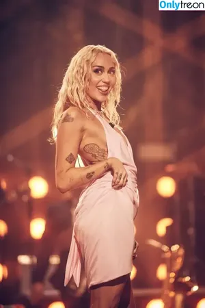 Miley Cyrus / MileyCyrus nude photo #2719