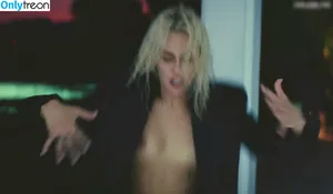 Miley Cyrus / MileyCyrus nude photo #2725
